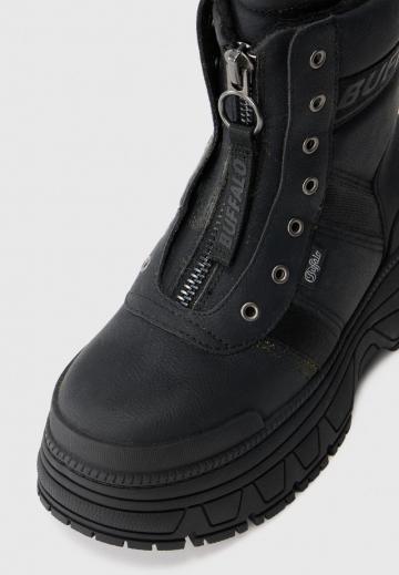 Сапожки на танкетке