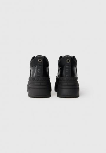 Ботинки на шнуровке