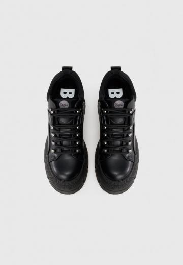 Ботинки на шнуровке