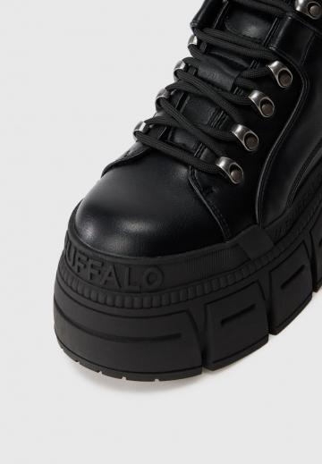 Ботинки на шнуровке