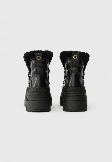 Ботинки на шнуровке