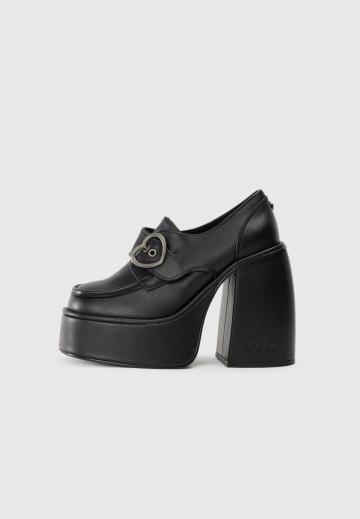 Туфли с высоким носом