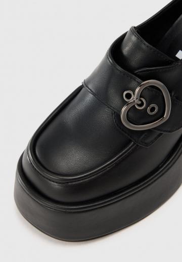 Туфли с высоким носом