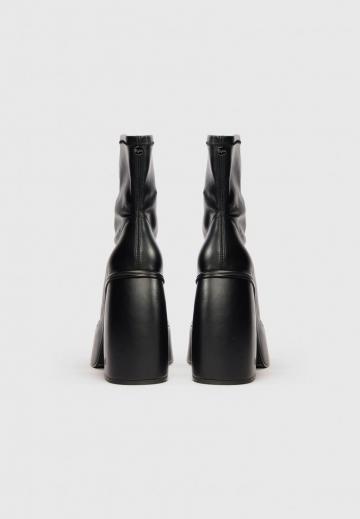 Высокие сапоги