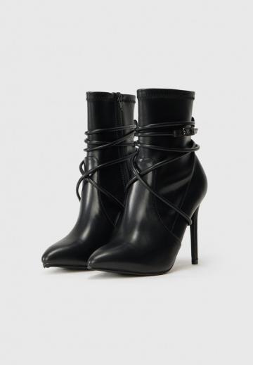 Высокие сапоги