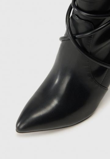 Высокие сапоги