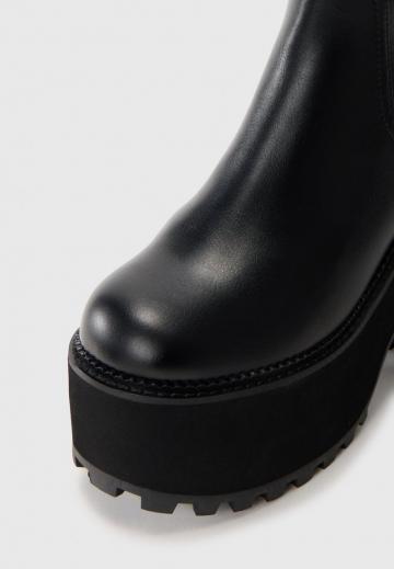 Высокие сапоги