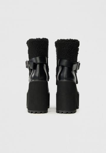 Полусапожки на высоком каблуке