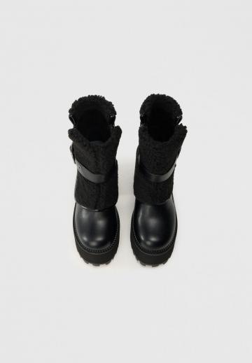 Полусапожки на высоком каблуке