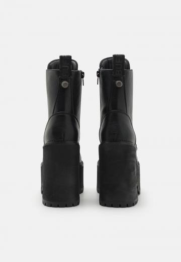 Полусапожки на высоком каблуке