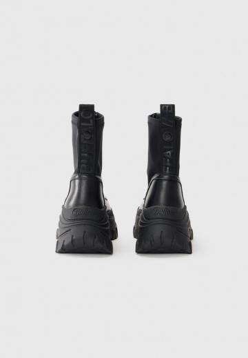 Сапожки на танкетке