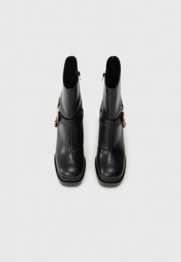 Полусапожки на высоком каблуке