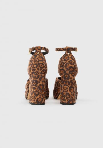 Туфли на высоком каблуке