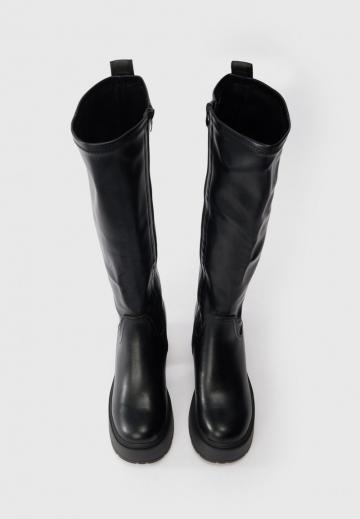 Высокие сапоги