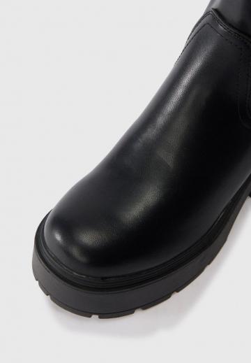 Высокие сапоги