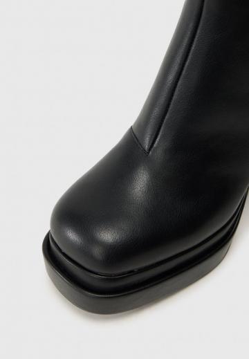 Высокие сапоги