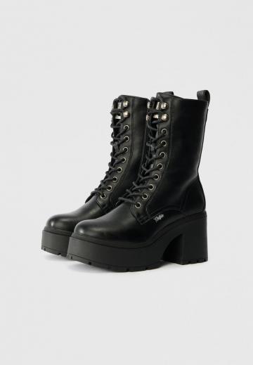 Высокие сапоги