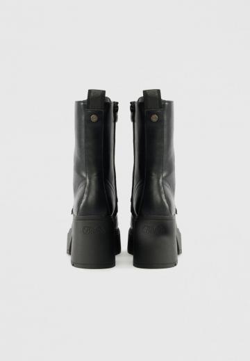 Высокие сапоги