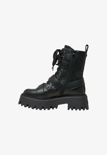 Ботинки на шнуровке