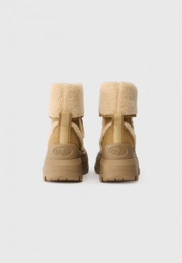 Сапожки на танкетке