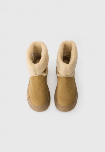 Сапожки на танкетке