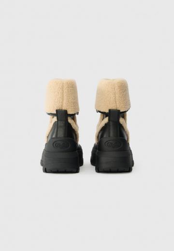 Сапожки на танкетке