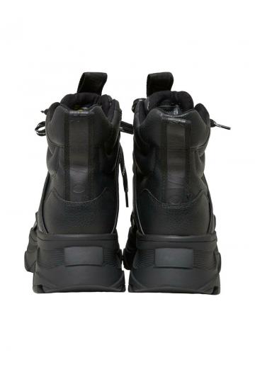 Ботинки на шнуровке