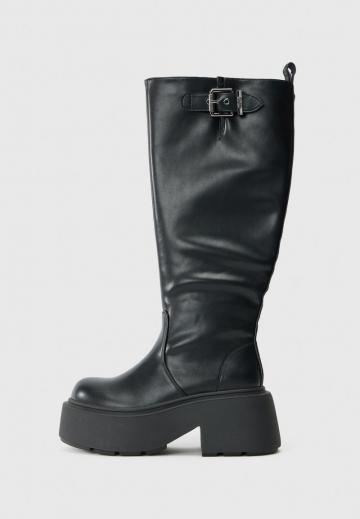 Высокие сапоги