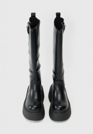 Высокие сапоги