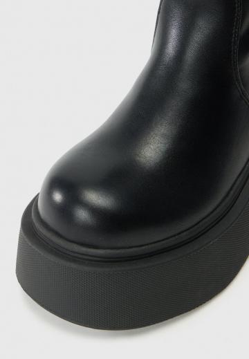 Высокие сапоги