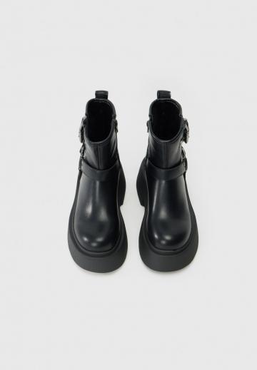 Полусапожки на высоком каблуке