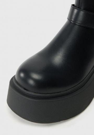 Полусапожки на высоком каблуке