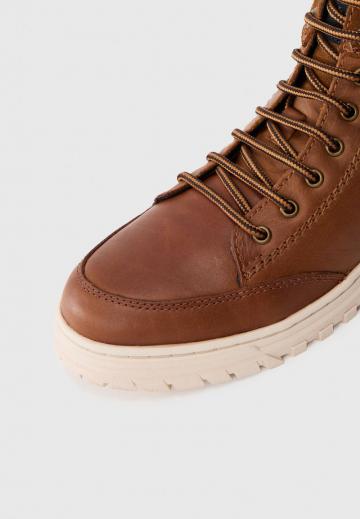 Ботинки на шнуровке