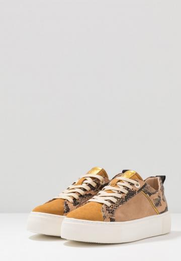 Гандбольные кроссовки