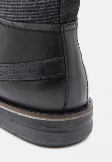 Ботинки на шнуровке