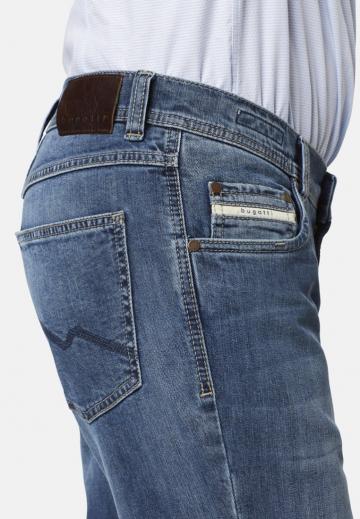 Узкие джинсы