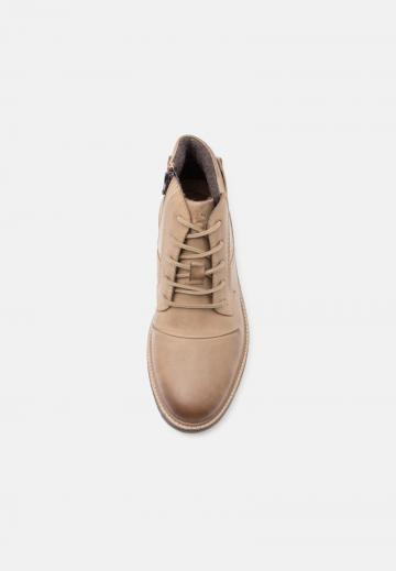 Ботинки на шнуровке