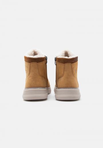 Ботинки на шнуровке