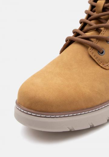 Ботинки на шнуровке