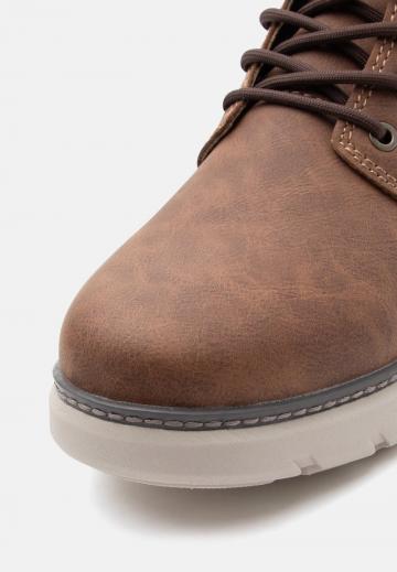 Ботинки на шнуровке