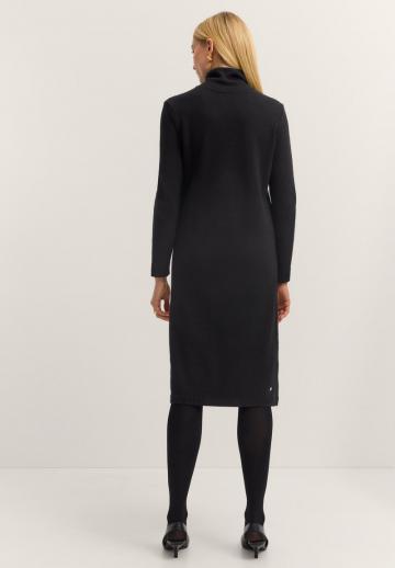 Вязаное платье