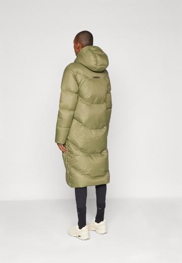 Пуховое пальто