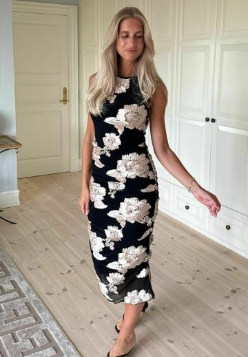 Платье футляр