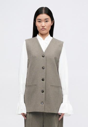 Длинный жилет