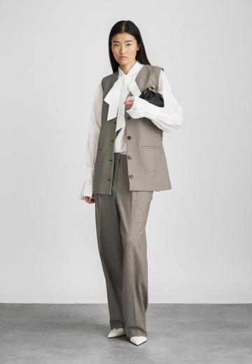 Длинный жилет