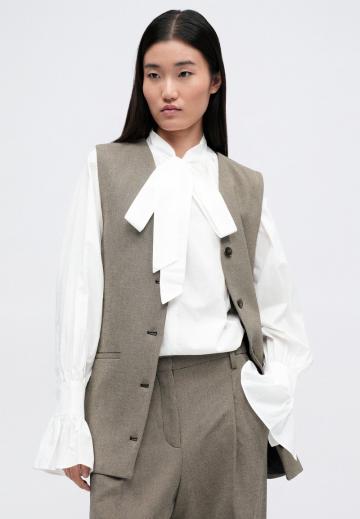 Длинный жилет