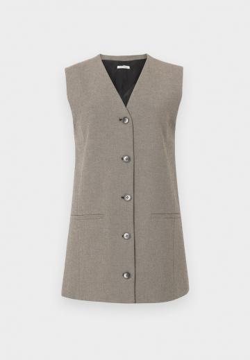 Длинный жилет