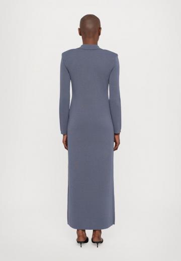 Вязаное платье