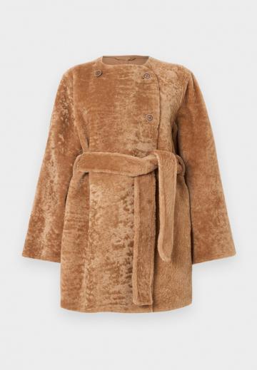 Пальто из искусственной кожи