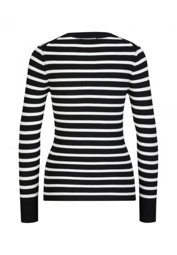 Пуловер в полоску